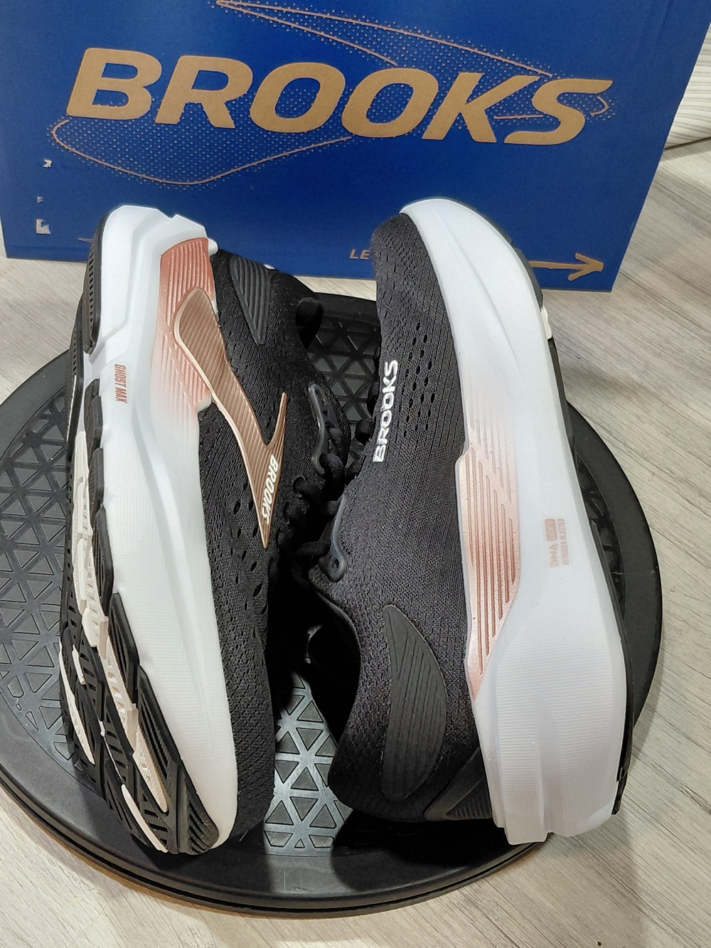 NEW Brooks Womens Ghost Max 3 Running Shoes - Black with Rose Gold SIZE 8B - Picture 11 of 14